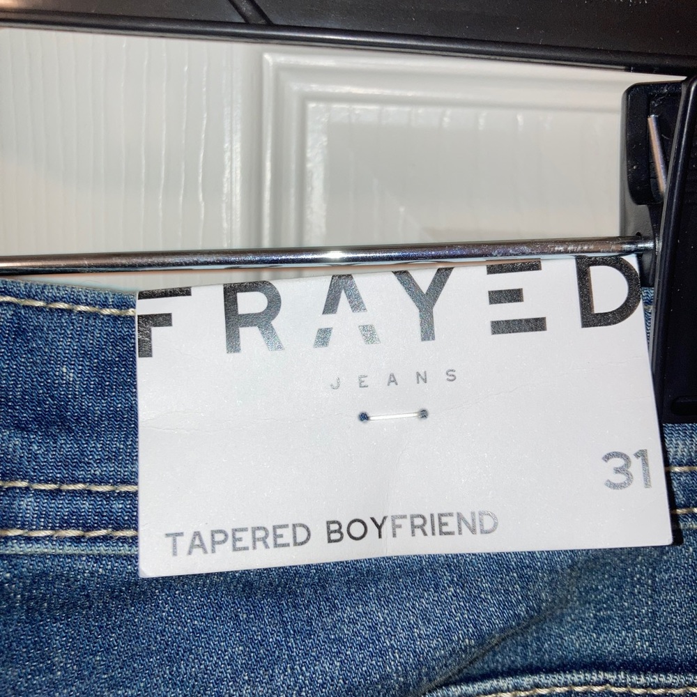 Frayed Tapered Boyfriend Jeans - Picture 4 of 7